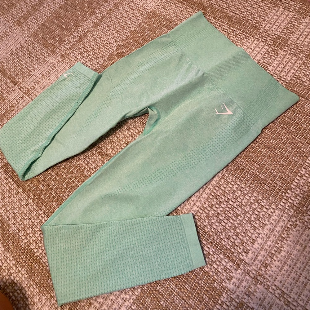 Gym shark leggings